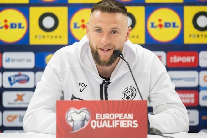 Kapitán tímu slovenskej futbalovej reprezentácie Milan Škriniar počas tlačovej konferencie 12. októbra 2025.