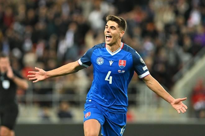Adam Obert sa teší z gólu počas kvalifikačného zápasu na Majstrovstvá sveta medzi Slovenskom a Luxemburskom.