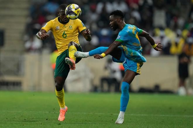 Gilbert Mugisha z Rwandy (vpravo) a Aubrey Modiba z Južnej Afriky.