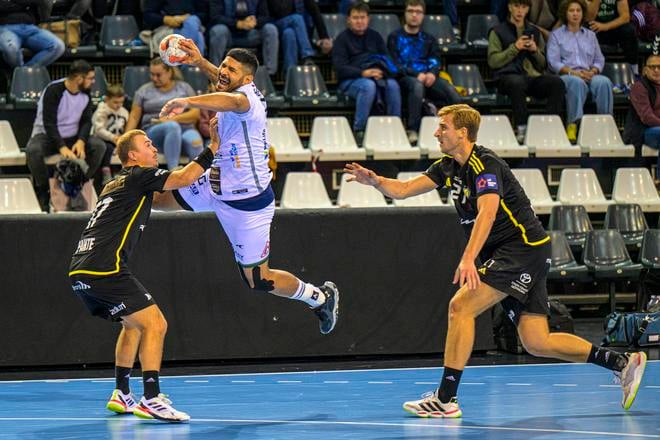 Zľava Sebastian Spante (Sävehof), Pavel Caballero Hernandéz (Prešov), David Sandberg (Sävehof).