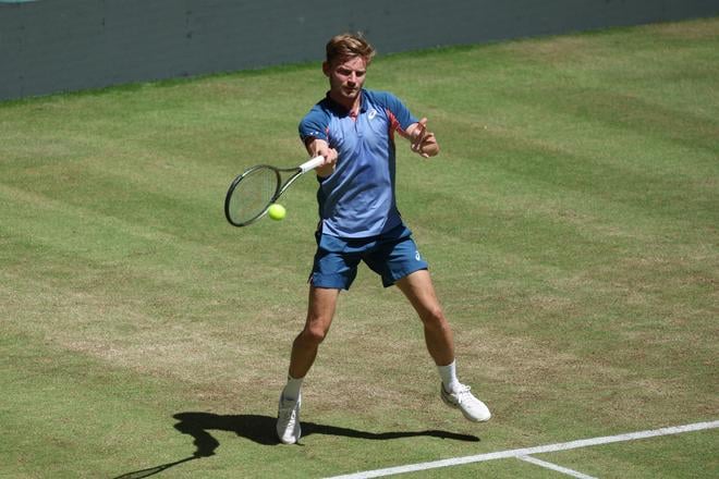 Belgický tenista David Goffin odvracia loptičku.