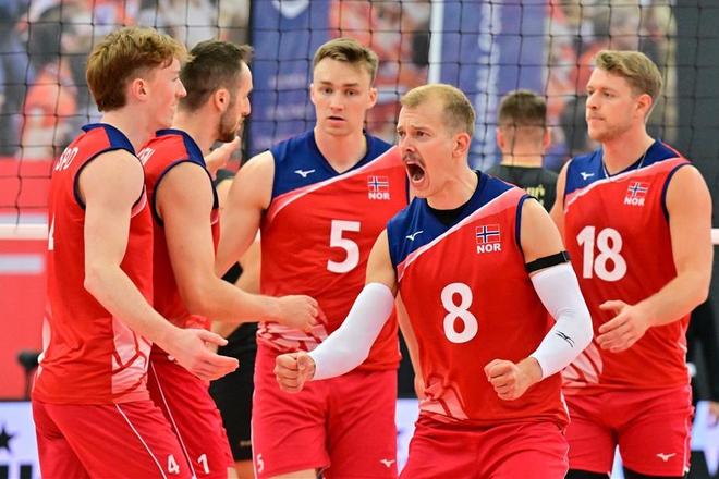 Nórsky reprezentant Eivind Hettervik (číslo 8) bude nahrávať v Nitre.