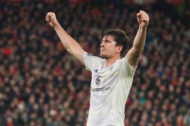 Harry Maguire sa teší z gólu do siete Liverpoolu.
