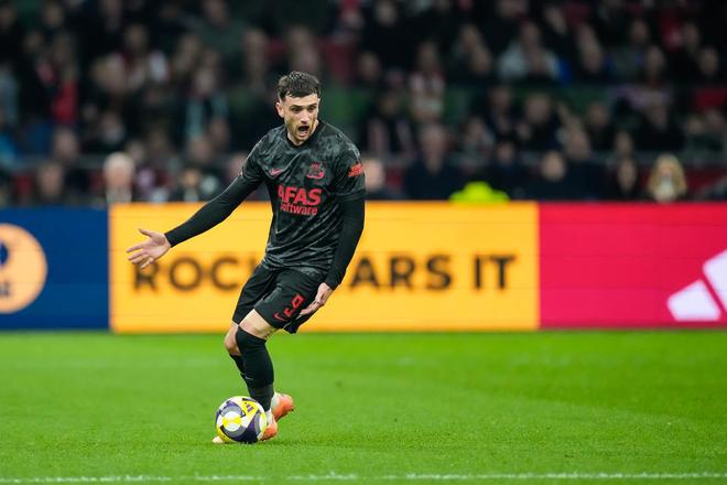 Troy Parrott prispel k víťazstvu nad Ajaxom premenenou penaltou, ktorú sám vybojoval.