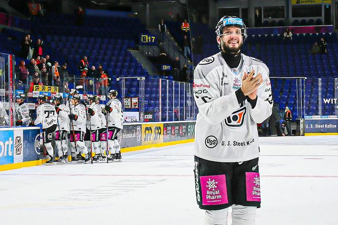 Päťbodový Filip Krivošík vydarený duel oslávil s fanúšikmi Košíc.