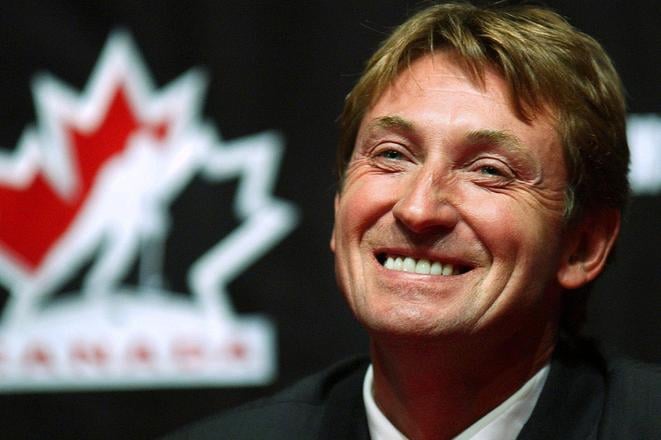 Hokejová legenda Wayne Gretzky na tlačovej besede 4. novembra 2003.