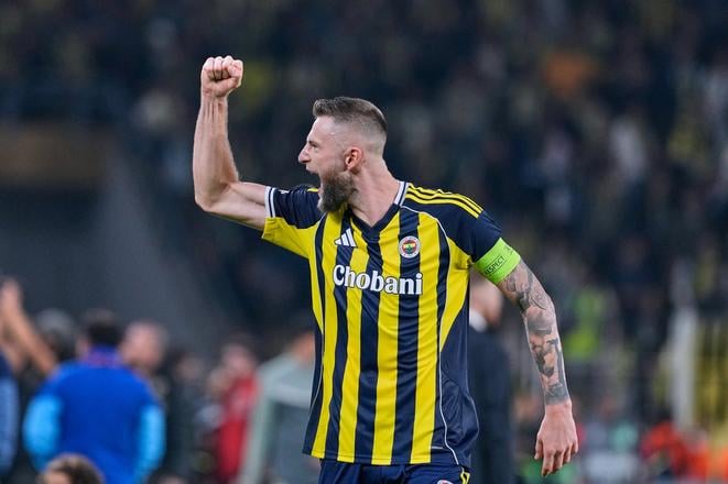 Milan Škriniar oslavuje víťazstvo nad Stuttgartom v  Európskej lige.