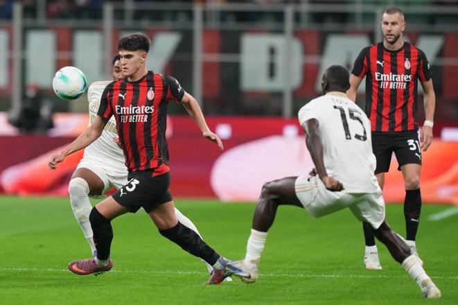 Hráč AC Milána Davide Bartesaghi v akcii počas zápasu 7. kola talianskej Serie A AC Miláno - AC Pisa v Miláne.