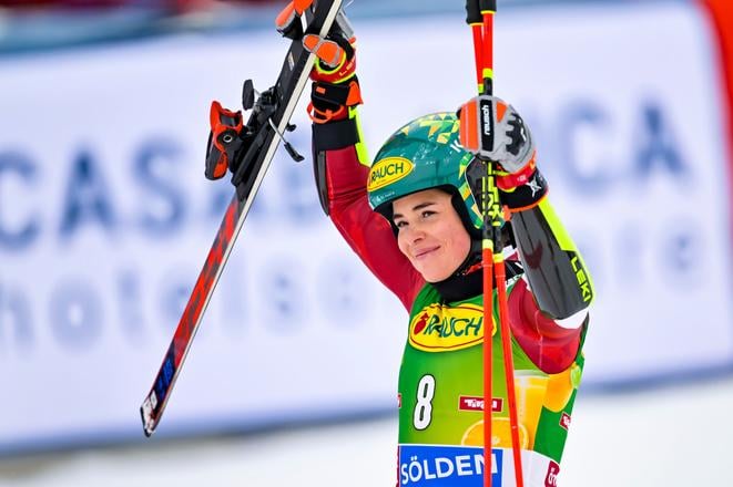 Rakúska lyžiarka Julia Scheibová sa stala víťazkou obrovského slalomu Svetového pohára v rakúskom Söldene.