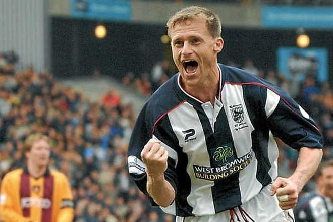 Igor Bališ bezprostredne po premenenej penalte, ktorá posunula West Bromwich Albion do Premier League.