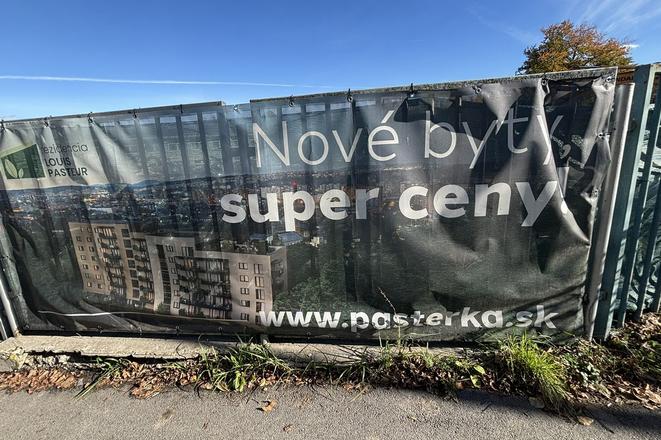 Nemocnica predala pozemky, dnes ich vlastní aj syn expredsedu parlamentu. Stavia tam