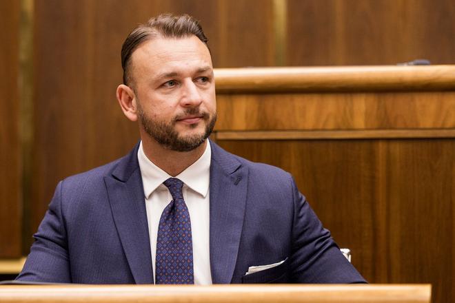 Hlas má podľa Šutaja Eštoka viacero kandidátov na post podpredsedu vlády