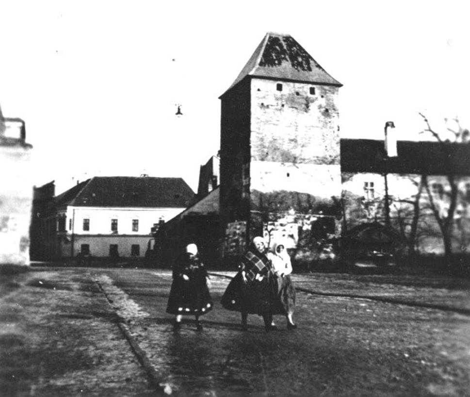 04