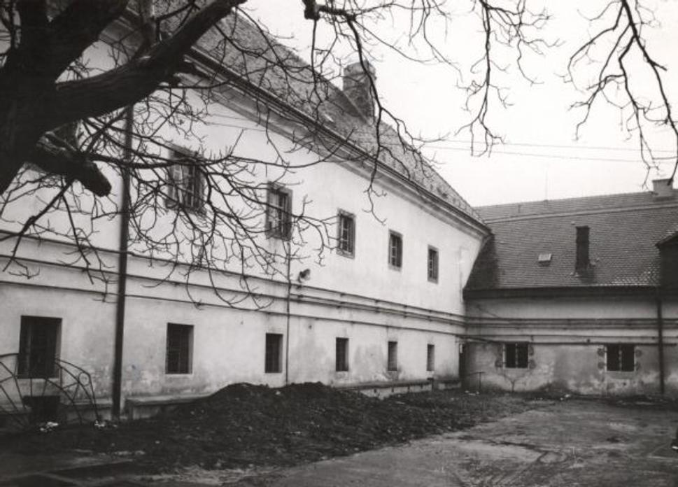 Zadné nádvorie jezuitského kláštora, 1970