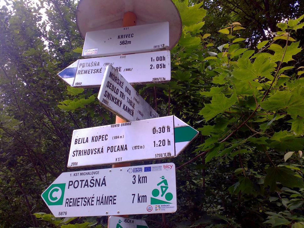 Rázcestník - Krivec (562 m) - po trase od obce Remetské Hámre