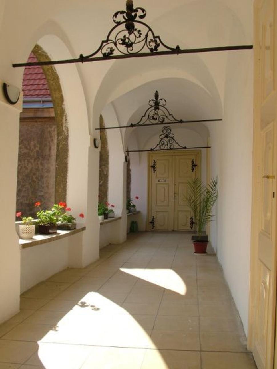 Arkádová chodba v SSV, 2005