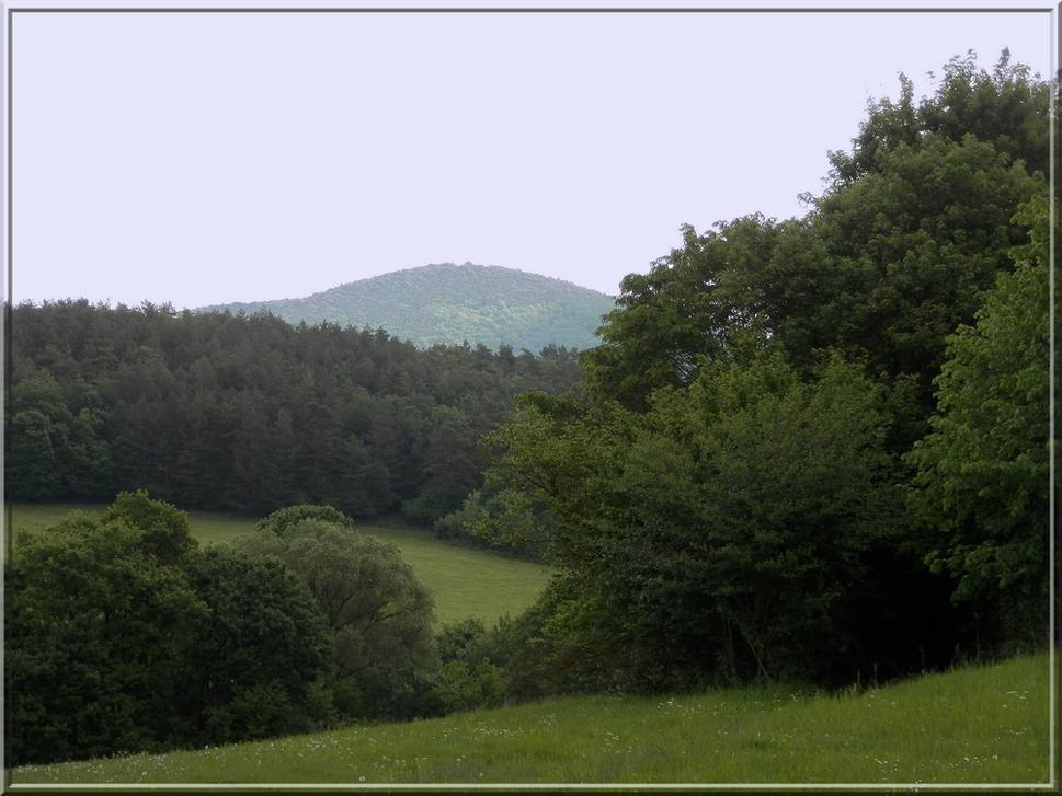 Pohľad hore dopredu na Strážske vrchy