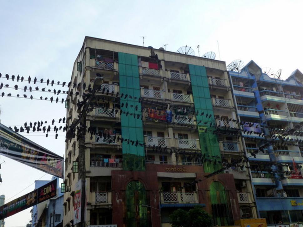 Ulicami Yangonu.