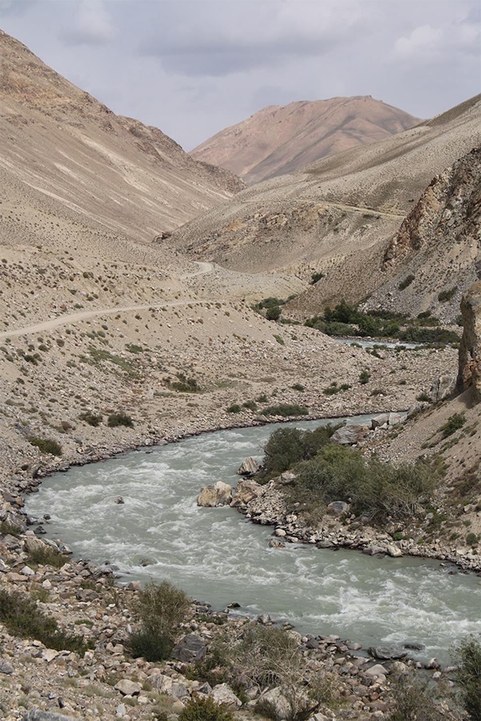 Na jednej strane Tadžikistan a na druhej Afganistan