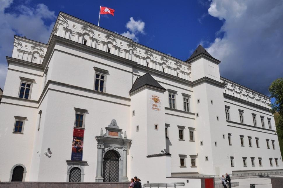 Palác pre kniežatá stojí priamo za Katedrálou