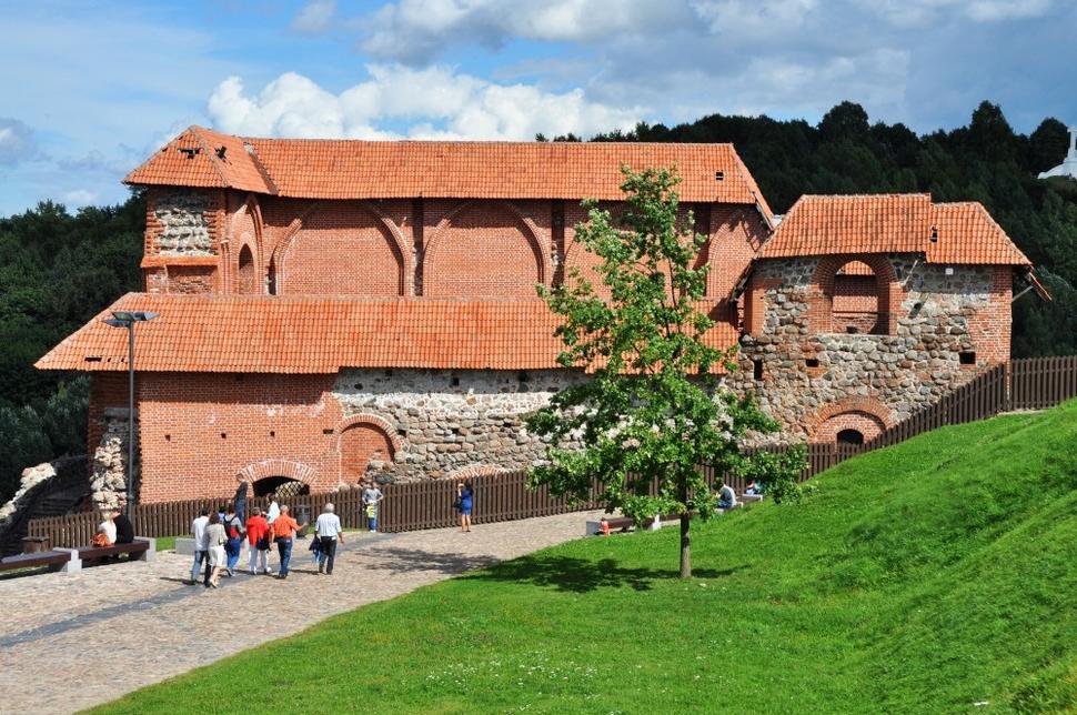 Rekonštruované zvyšky niekdajšieho hradu