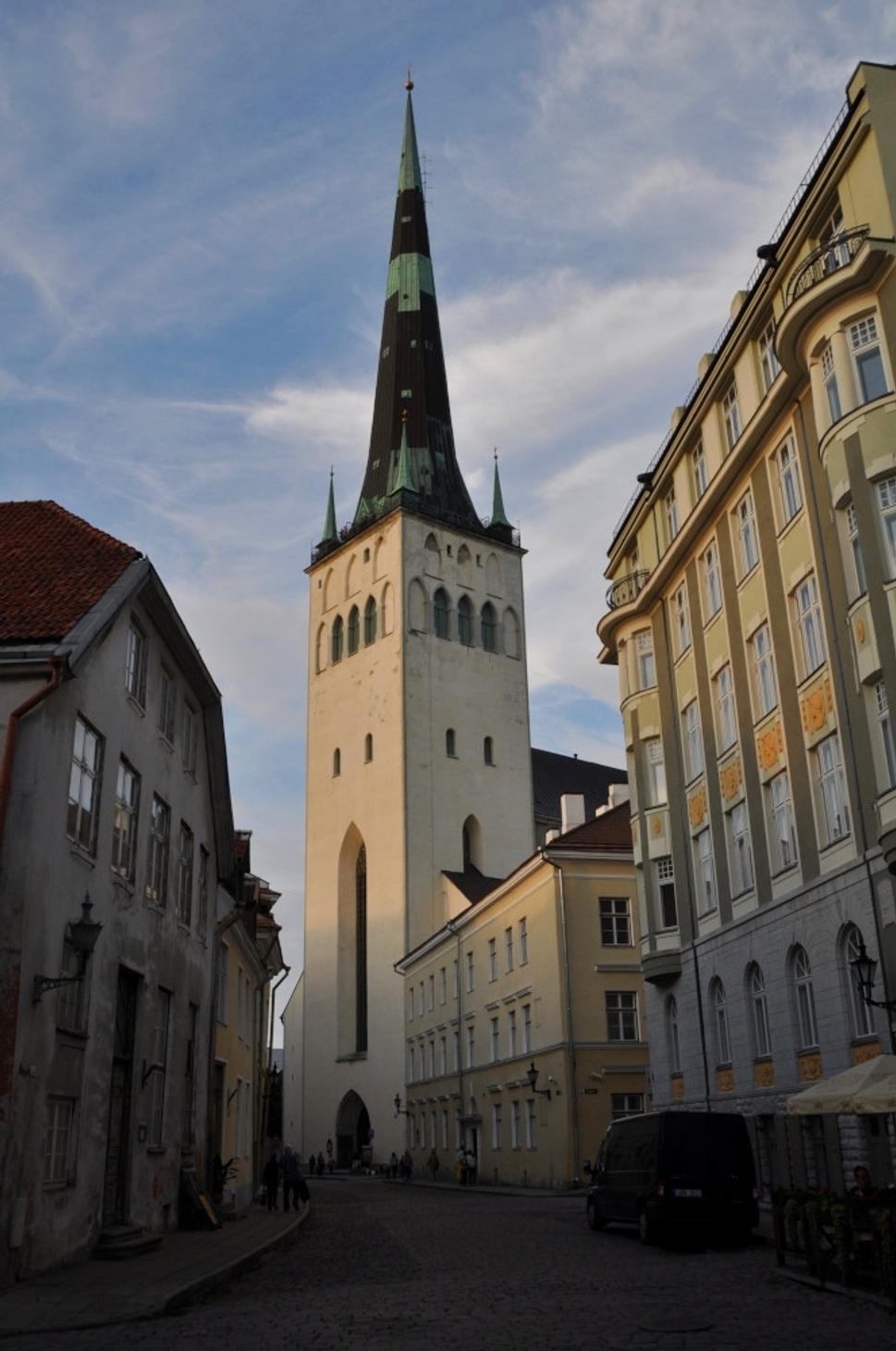 Ulička vedie ku kostolu sv.Olafa