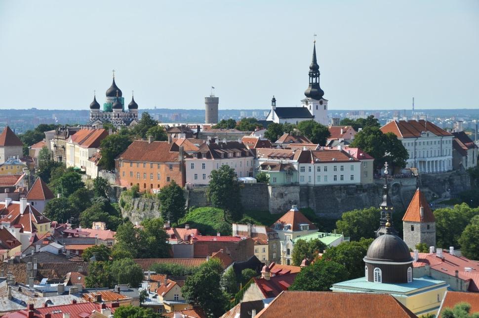 Pahorok Toompea nad Tallinnom zdobia kostoly aj parlament