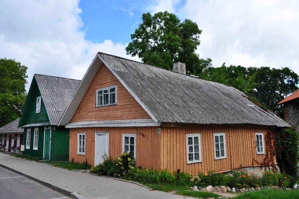 Domčeky Karaimov hrajú pestrými farbami