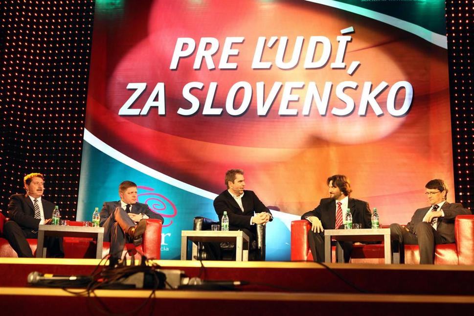 Peter Marcin moderuje predvolebný míting