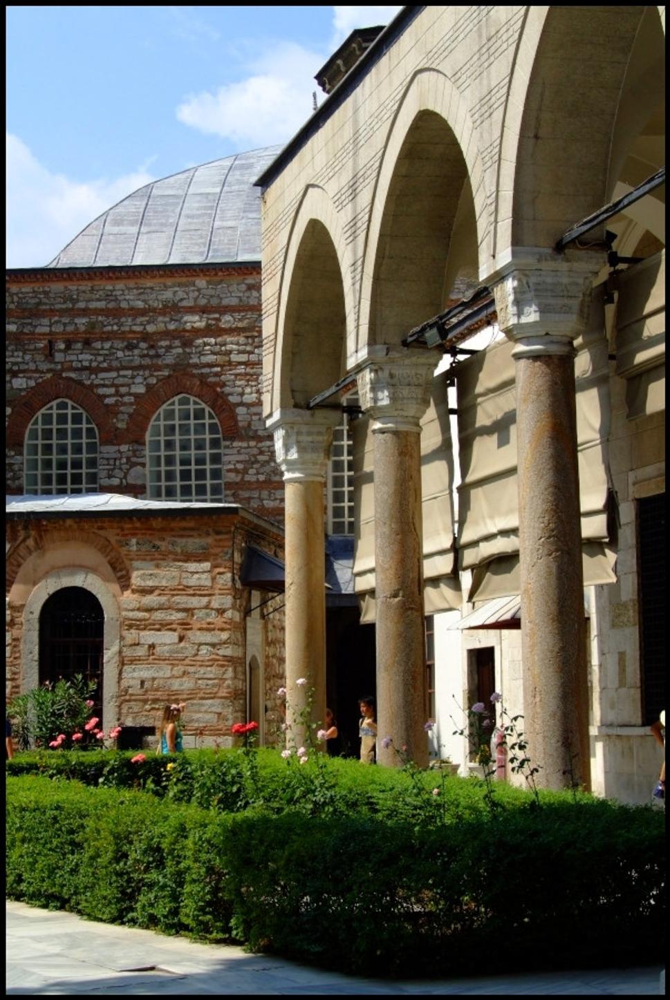 V útrobách paláca