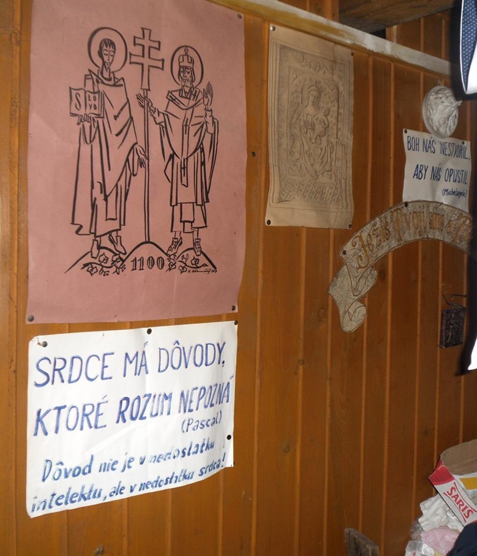Nedá si nevšimnúť, že steny chaty Kláštorisko zdobia zaujímavé obrázky a inšpiratívne citáty