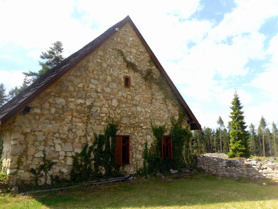 Chatka (cela), v ktorej môžu dobrovoľníci prespať