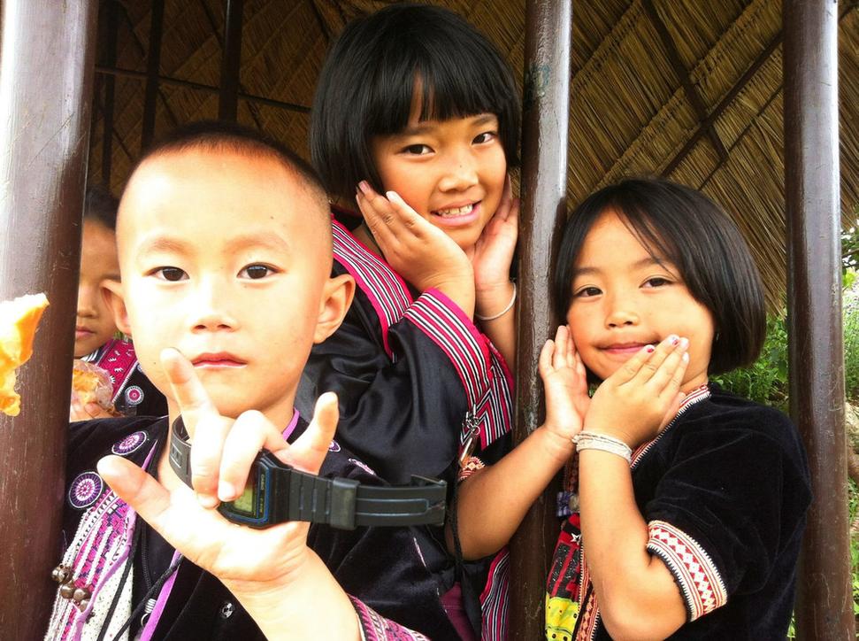 Deti z kmena Hmong, Mon Cham.