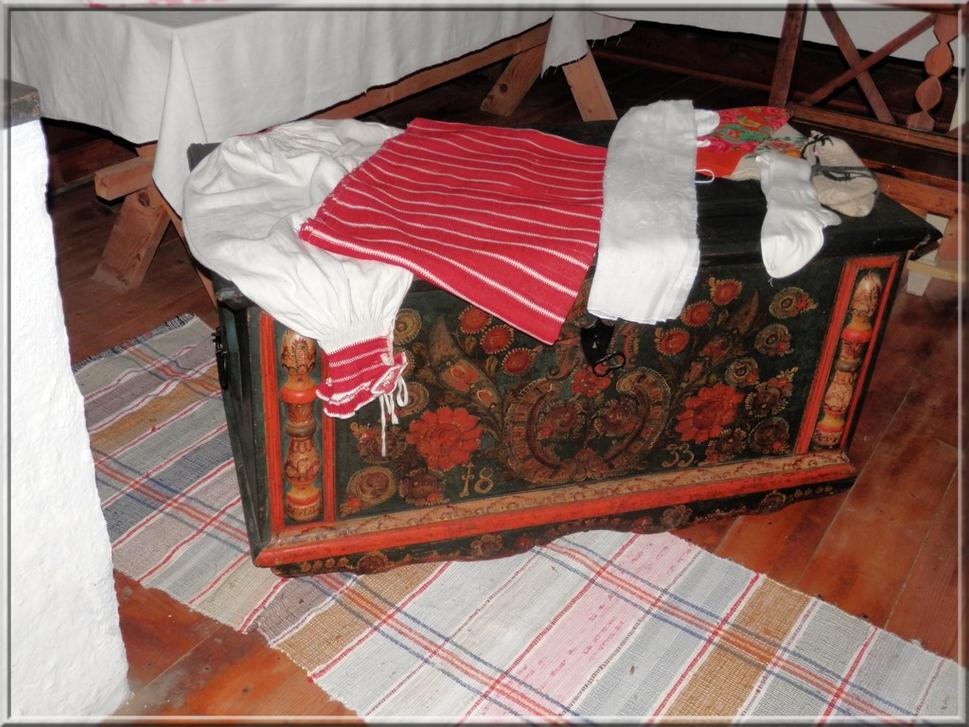 Krásna maľovaná truhlica