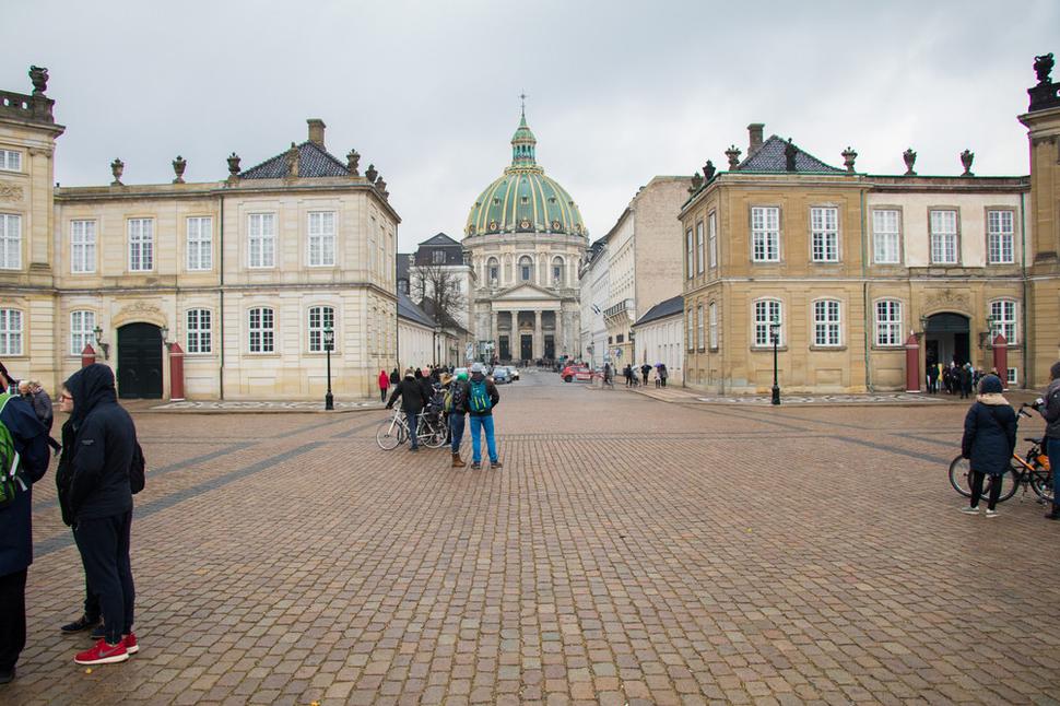 Pohľad na Frederiks Kirke z Amalienborgu