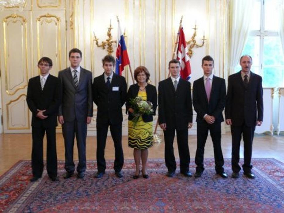 Modelový Európsky parlament. Prezidentský palác a prvá dáma Slovenska p. Gašparovičová.