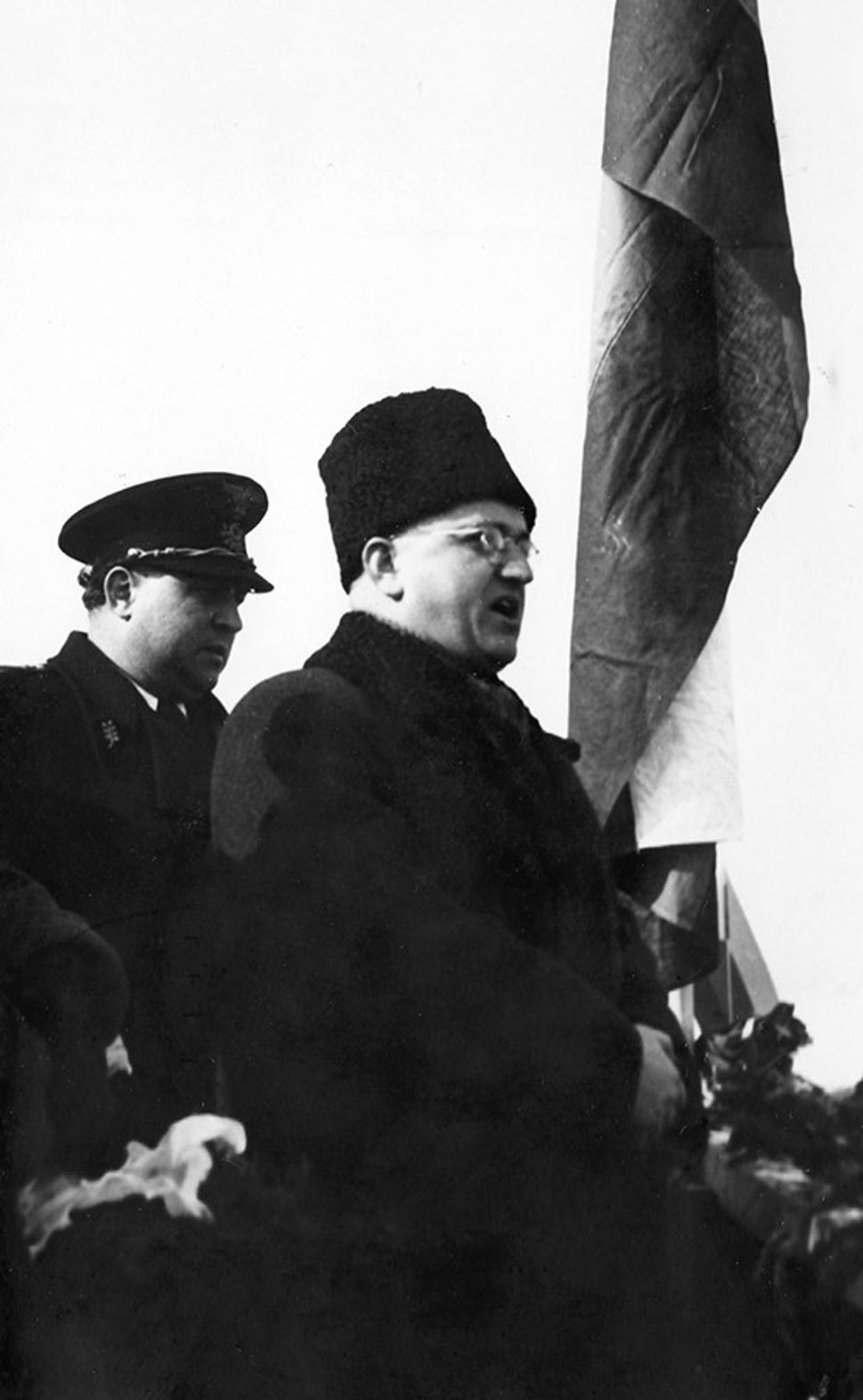 Minister dopravy Július Stano pri slávnostnej reči v Tomášovciach. Kronika Brezničky.