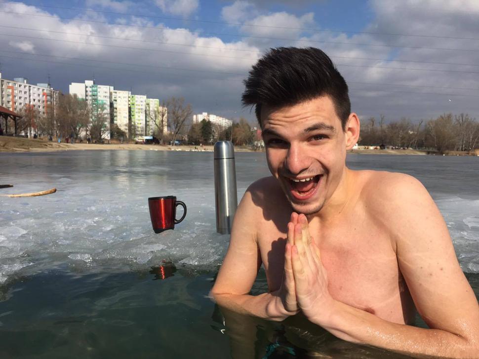 19. 2. Wellness na Draždiaku (teplota vody okolo 2 °C) - Kamarát (bežec) sa rozhodol, že si prvý krát vyskúša ľadovú vodu. Vydržal 6 minút a páčilo sa mu to.