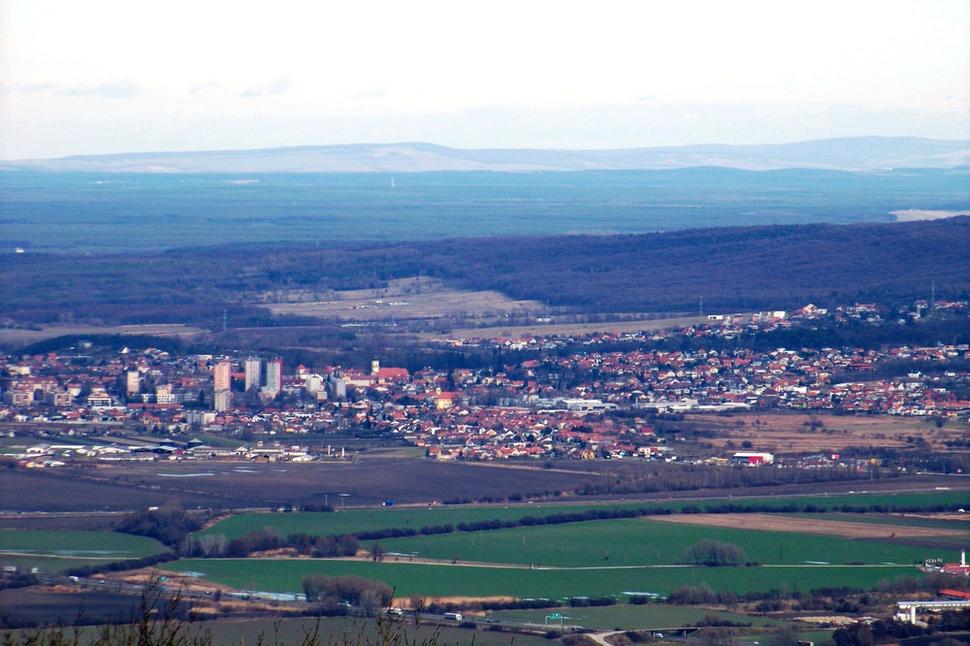 Mestečko Stúpava a za ňou Chvojnická pahorkatina