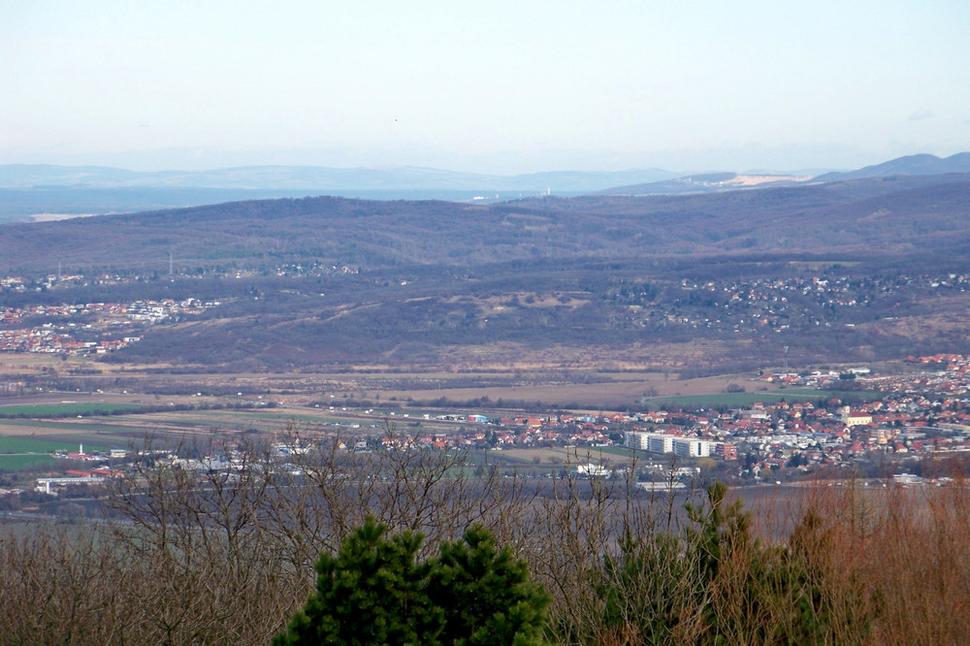 Vpravo bratislavská miestna časť Záhorská Bystrica