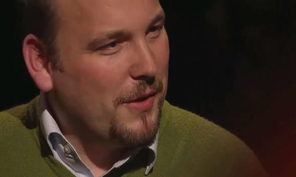 Anton Chromík neargumentuje a nerieši skutočné problémy rodín. Ponúka však overenú a jednoduchú schému. Populizmus. S nádychom pátosu a emocionálneho apelu sa snaží dosiahnúť, aby štát uznal a prijal náboženské ideály a nútil podľa nich žiť aj ľudí, ktorí takéto ideály nevyznávajú.