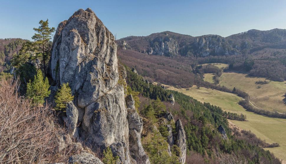 Pohľad zo Súľovského hradu