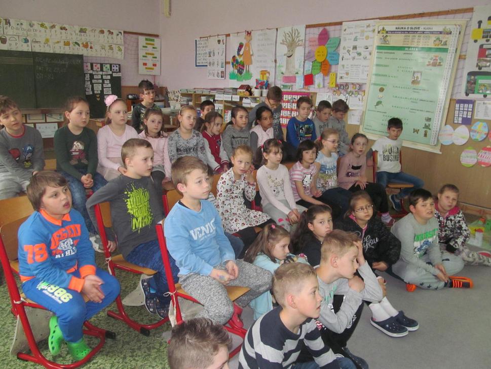 Pozorne počúvame a zoznamujeme sa s novým projektom - DETSTVO OČAMI STARÝCH RODIČOV