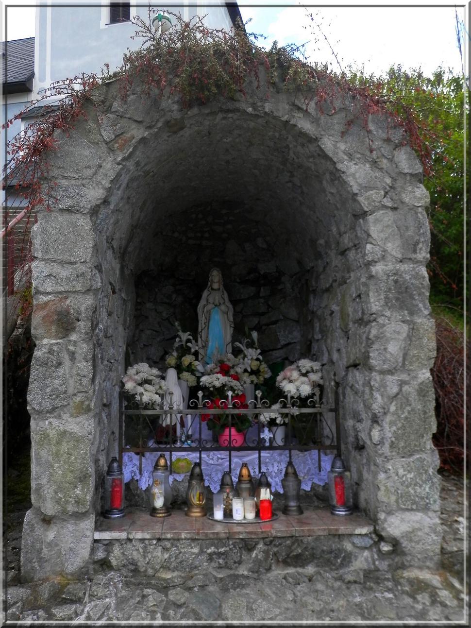 Pod kostolom
