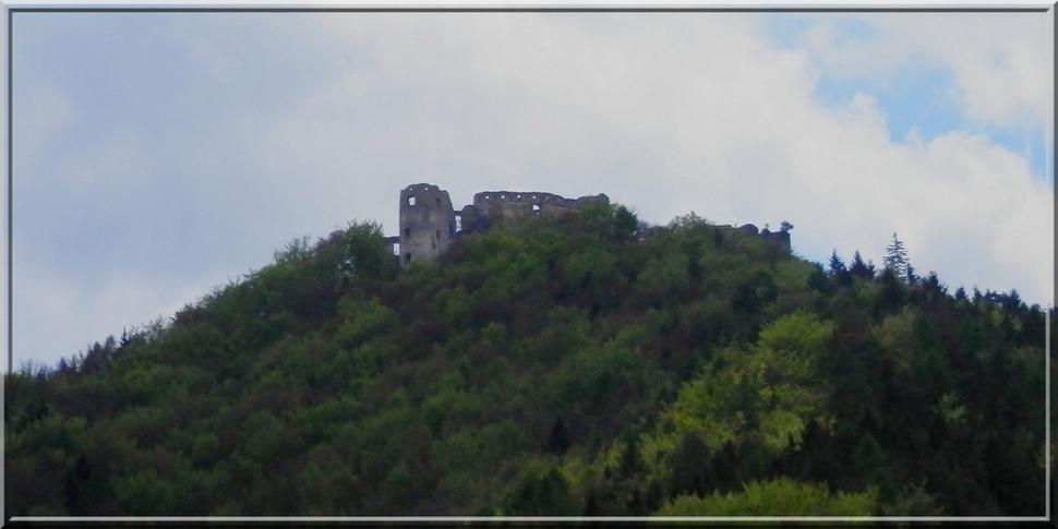 Pohľad na hrad od kostola