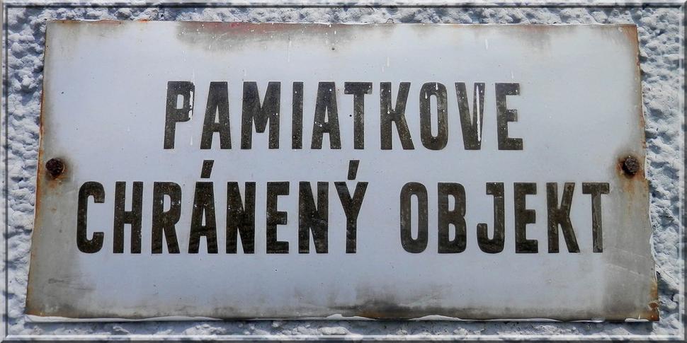 Ceduľa na kostole