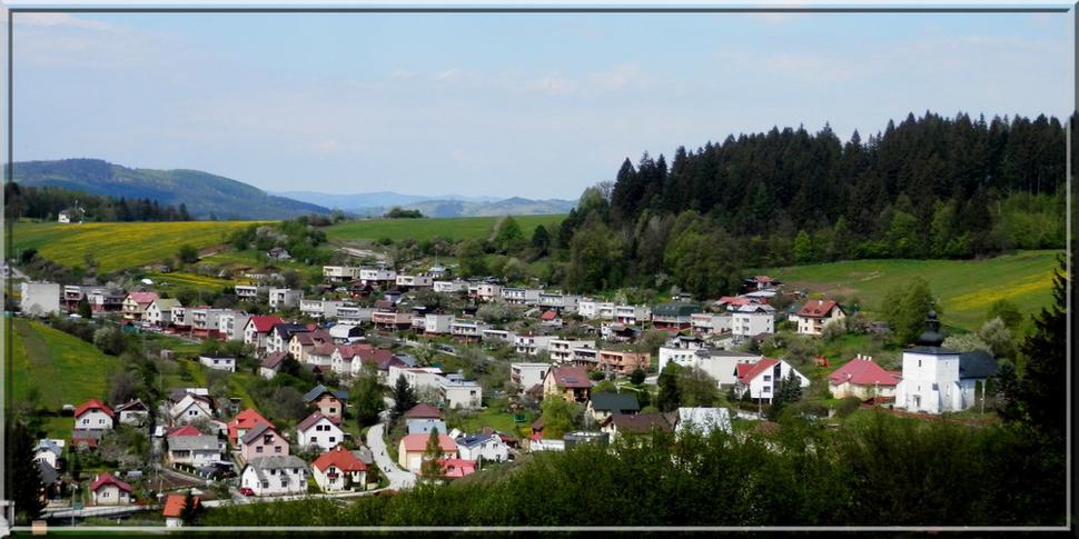 Pohľad na časti Lietavy z výstupu na hrad