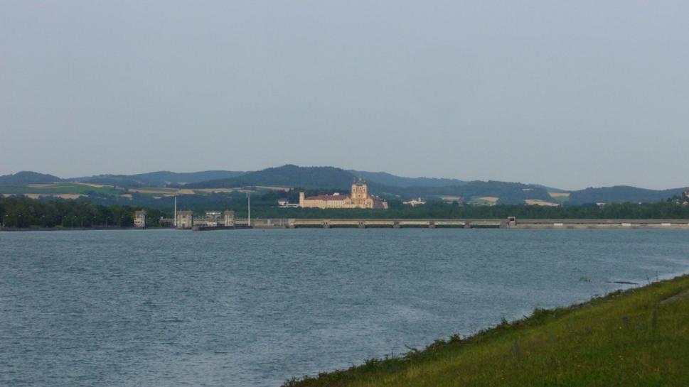 Kláštor Melk v diaľke