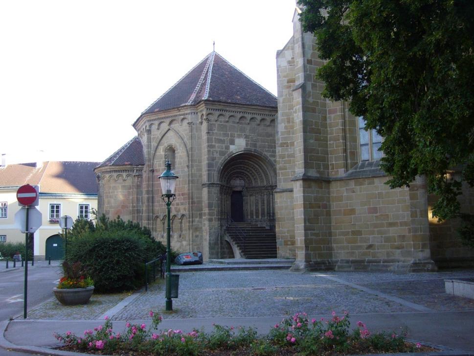 Neskoro románska kostnica