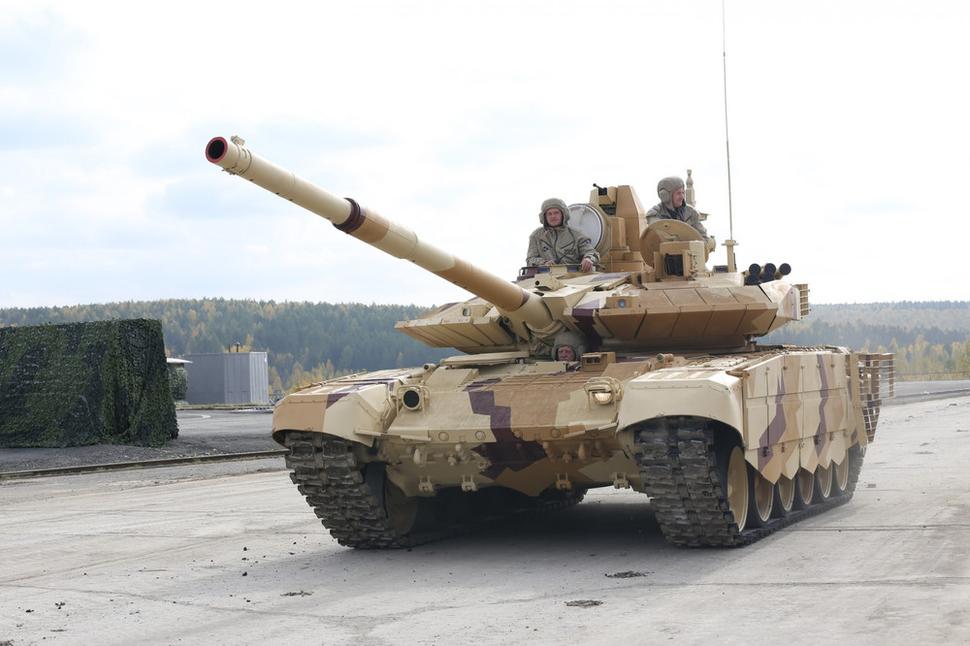 T-90 MS je chránený vstavaným reaktívnym pancierom Relikt rovnako ako T-14.